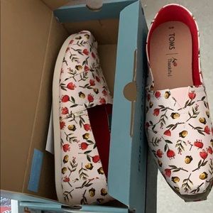 Flower Toms-New
